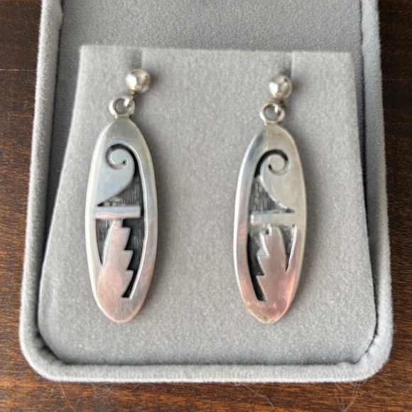 Hopi Sterling Silver Oval Earrings with Tribal Design - Picture 5 of 7
